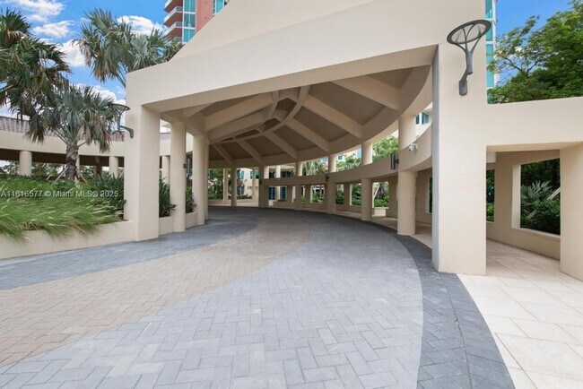 Foto del edificio - 400 South Pointe Dr