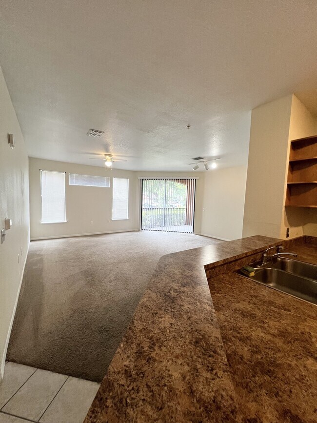 Foto del edificio - 6149 Metrowest Blvd
