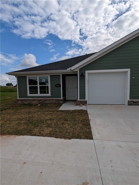 Building Photo - 704 W Loren Dr