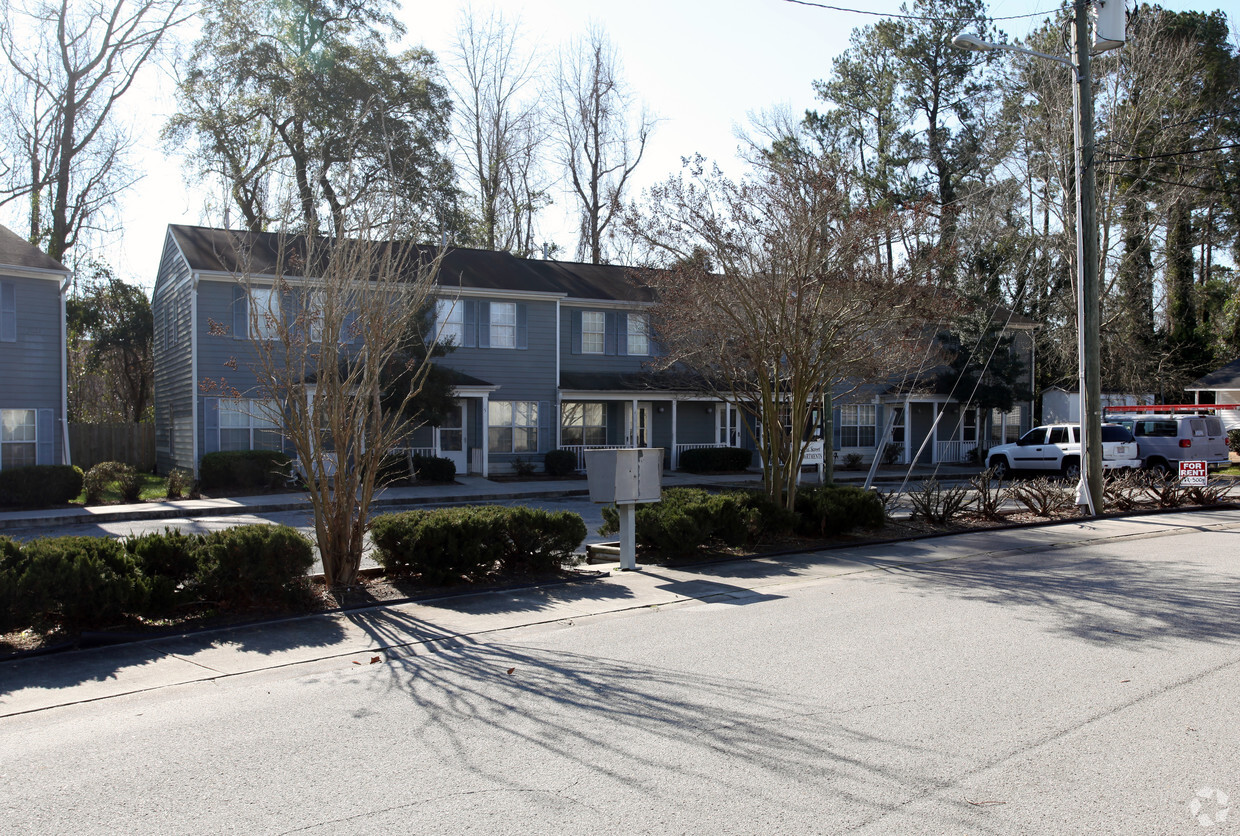 Primary Photo - Kent Street Apartments