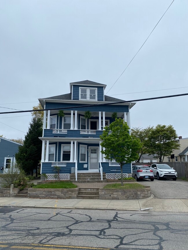 Building Photo - 580 Admiral St