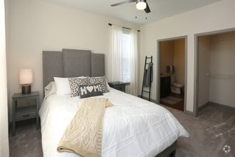 Gorgeous primary bedroom - Watercourse