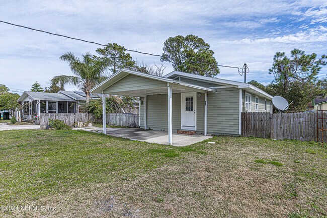 Building Photo - 985 Stocks St