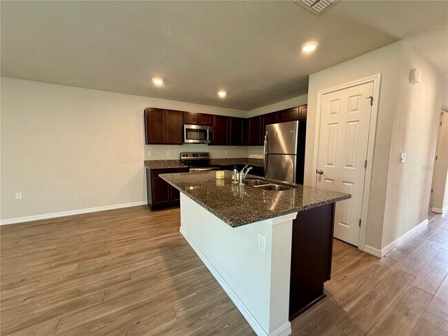 Foto del edificio - 14 Serene Pl