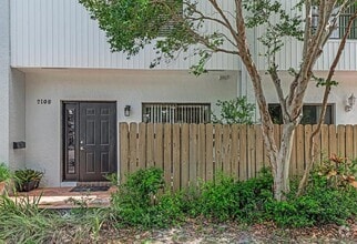 Building Photo - 2108 NE 44th St