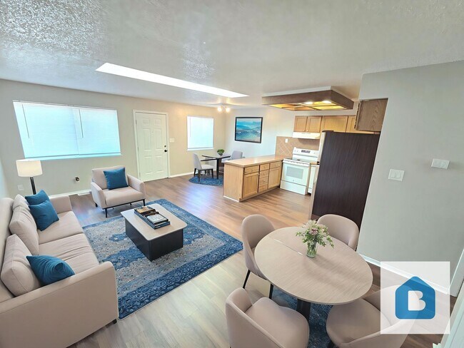 Large 2 Bedroom Apartment with Peak Views! - Large 2 Bedroom Apartment with Peak Views!