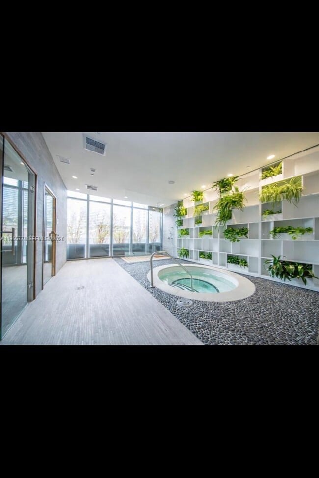 Foto del edificio - 45 SW 9th St