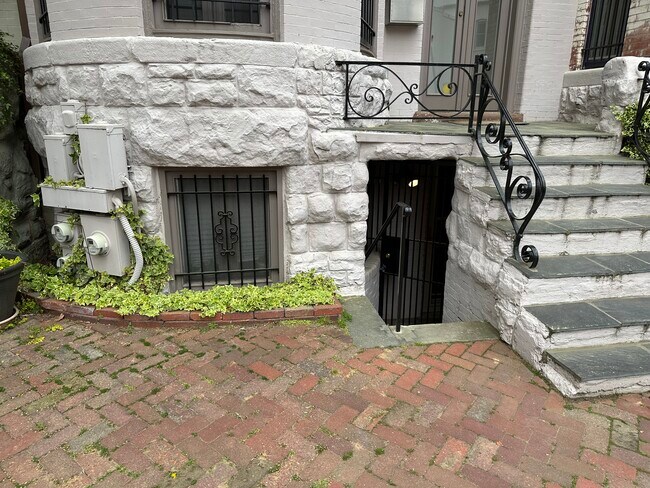 Foto del edificio - 1721 Riggs Pl NW