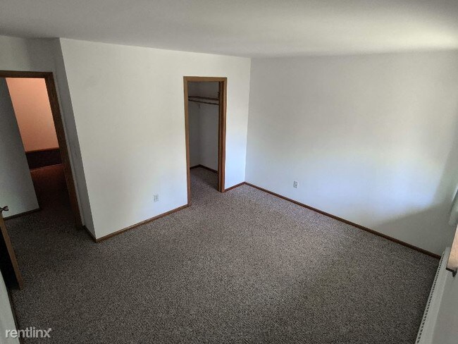 Building Photo - 2 br, 1 bath Apartment - 2904 20 Unit 20