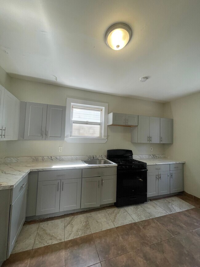 Building Photo - 130 Scheerer Ave