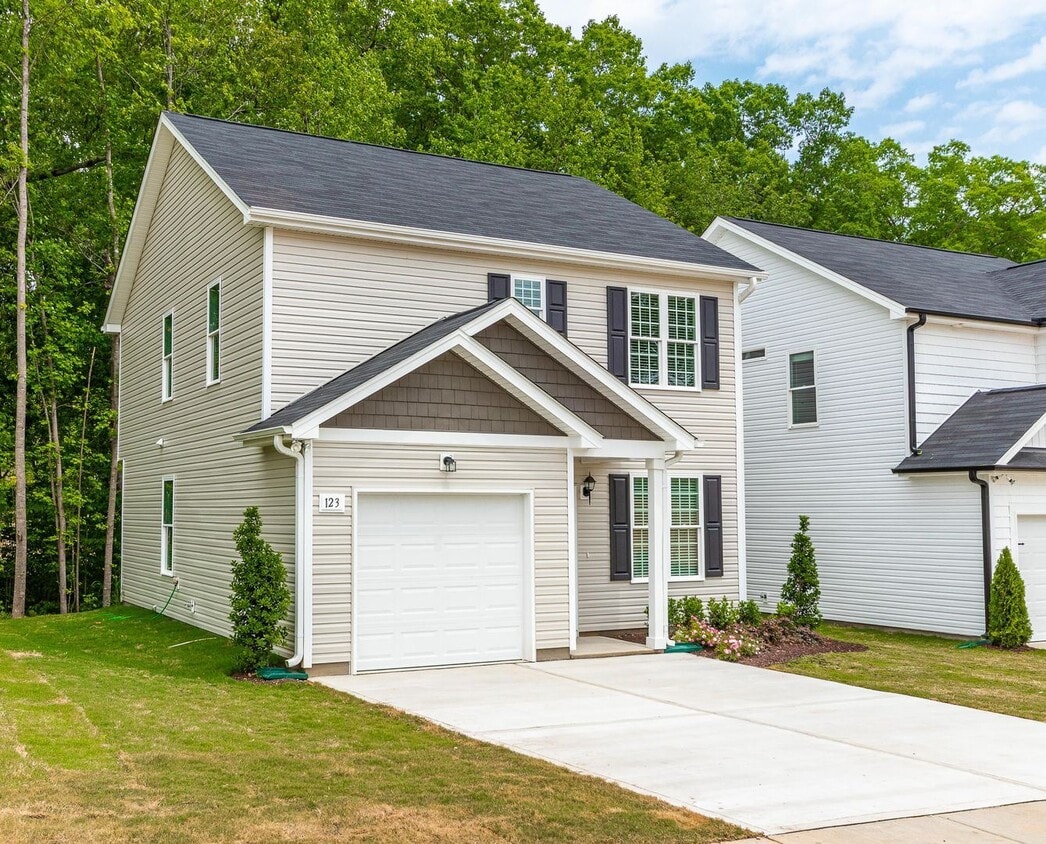 Primary Photo - 4 br, 2.5 bath House - 142 Shore Court