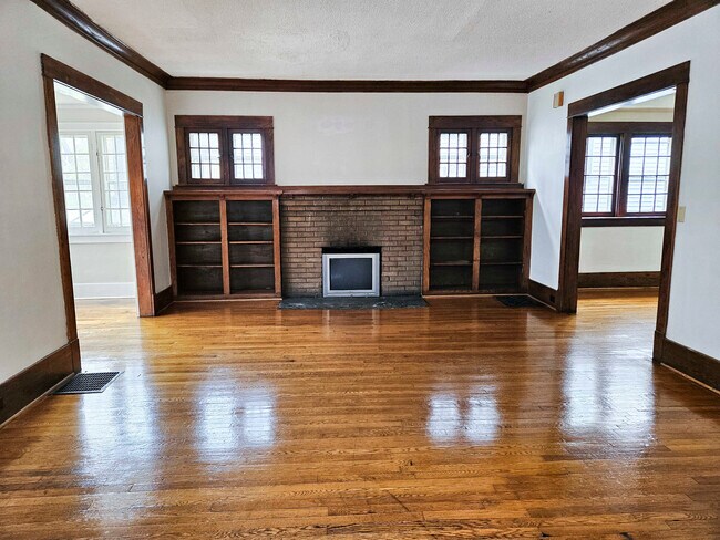 Building Photo - 651 Fuller Ave SE