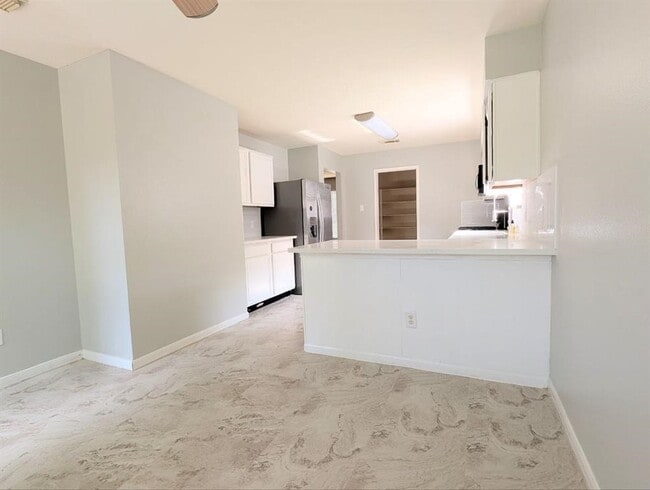 Building Photo - 4521 Stonebridge Dr