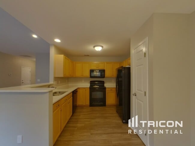 Building Photo - 124 Bathurst Ln
