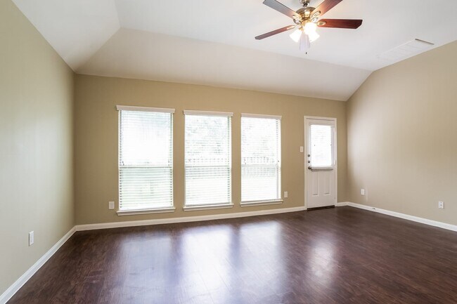 Foto del edificio - 13433 Raintree Dr