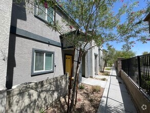 Building Photo - 12748 Feathersong