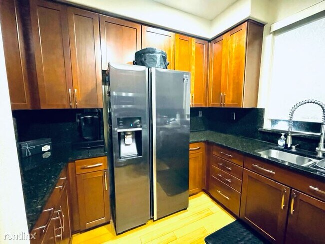 Foto del edificio - 2 br, 2.5 bath Townhome - 400 Washington Sq