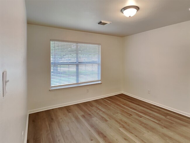 Building Photo - 9626 Eaglewood Glen Tr