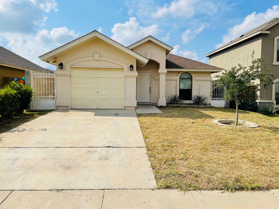 17228 Running Doe St, Laredo, TX 78045 House for Rent in Laredo, TX