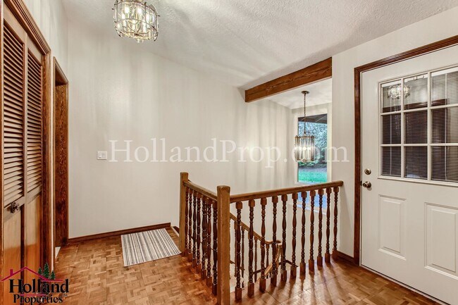 Foto del edificio - Fabulous Large Hillsboro Home with Huge Yard!