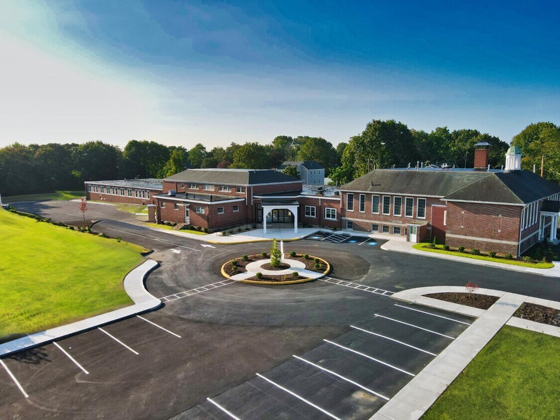 Primary Photo - 816 Brayton Point Rd