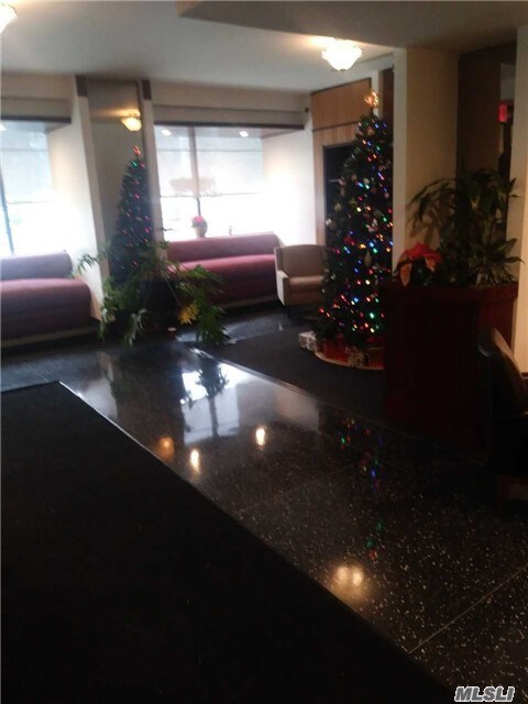 Foto del edificio - 370 Ocean Pkwy
