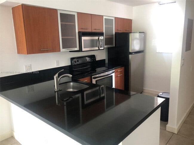 Foto del edificio - 750 NE 64th St