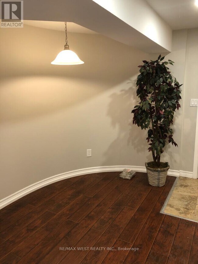 Building Photo - 983-1 Syndenham Ln