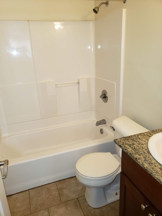 Interior Photo - Riverwood 6425