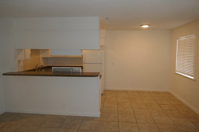 Building Photo - 3356 Sylvia St