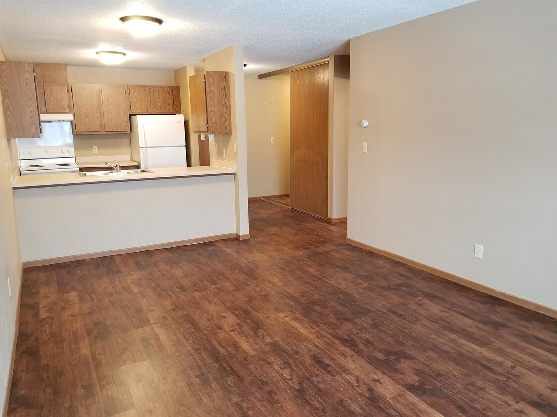 Foto principal - 513 Village Dr