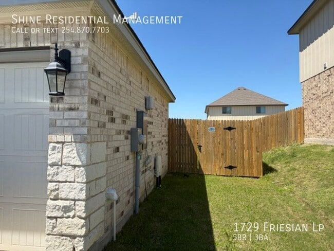 Building Photo - 1729 Friesian Lp