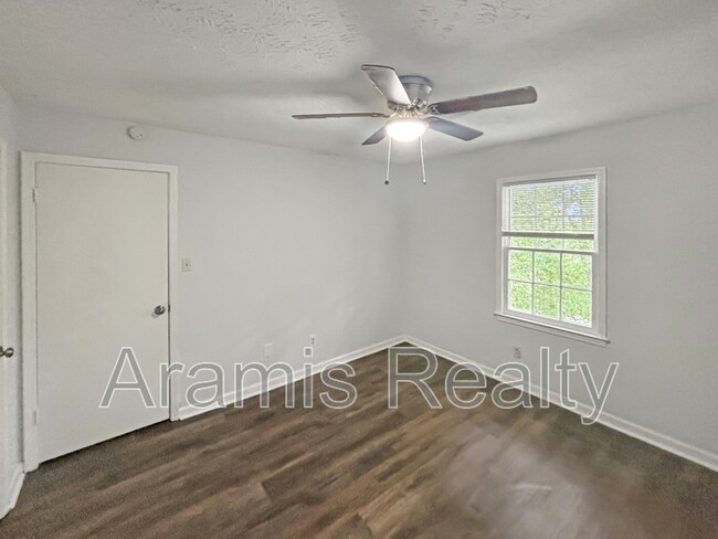 Foto del edificio - 3015 Spruce Cir