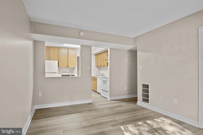 Building Photo - 1723 Ivy Oak Square