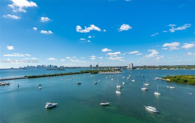 Foto del edificio - 7934 West Dr
