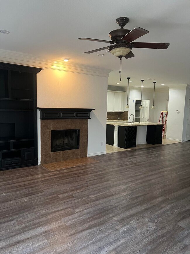 Foto del edificio - Newly Updated Expansive 5 Bedroom 3.5 Bath...