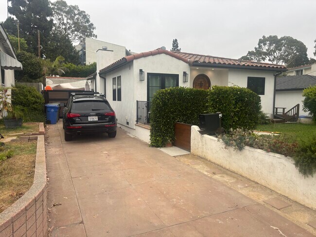 Foto del edificio - 718 Camino Real