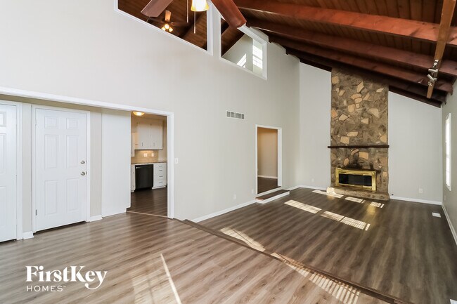 Foto del edificio - 3445 Pebble Hill Dr