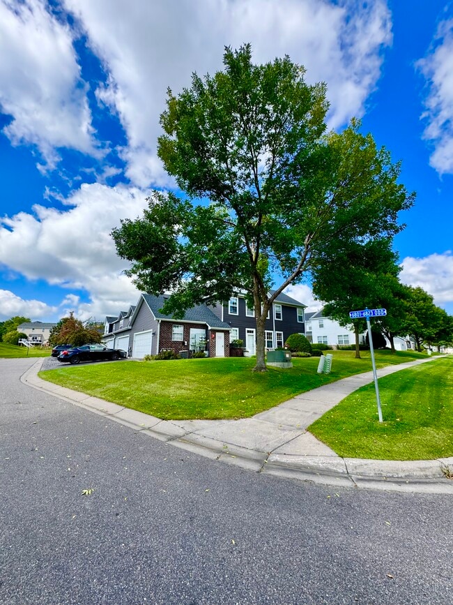 Building Photo - 6819 Narcissus Ln N