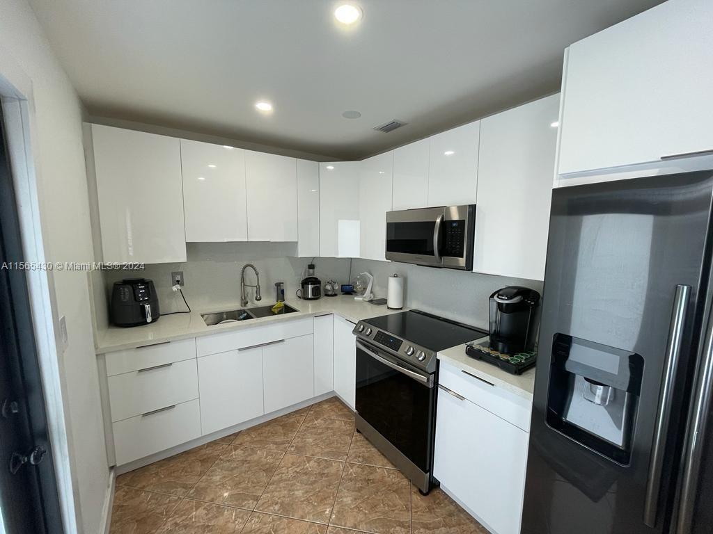 Foto principal - 4480 NW 170th St