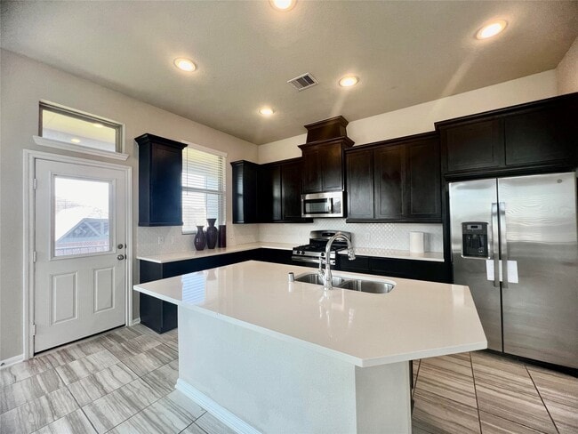 Building Photo - 8758 Laurel Crest Dr