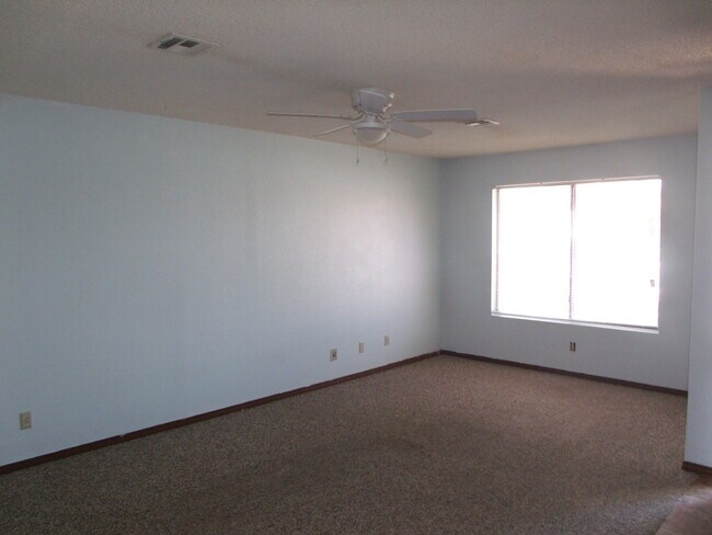 Building Photo - Single Story three Bedroom Home ---W RV si...