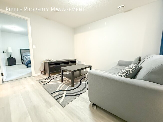 Building Photo - Modern 1 Beds, 1 Baths Basement/Lower | Av...