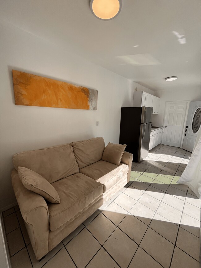 Foto del edificio - 8561 Orion Ave