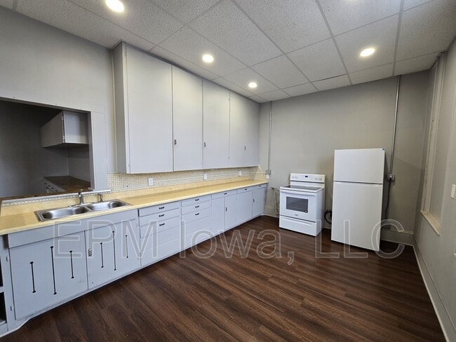 Foto del edificio - 107 1st St E