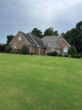 Building Photo - 604 Par Three Ln