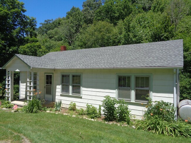 Building Photo - 711 Love Hollow Road