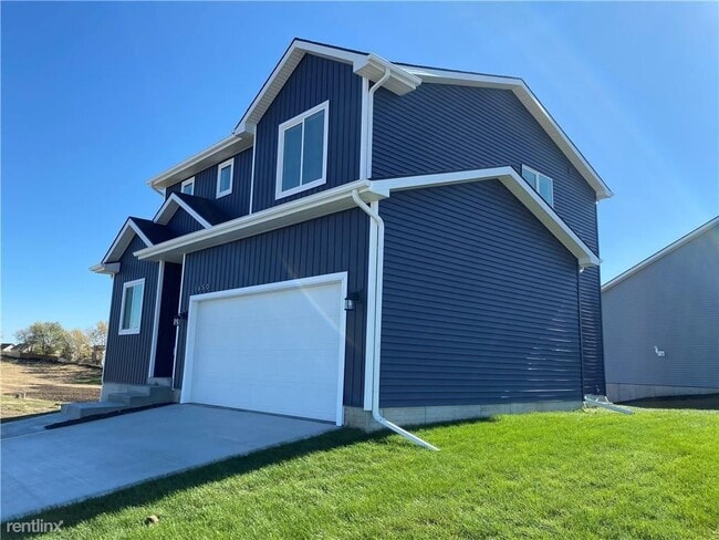 Building Photo - 3 br, 2.5 bath House - 16615 Oakwood Dr 46...
