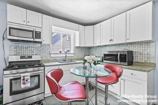 Building Photo - 257 Colburn St