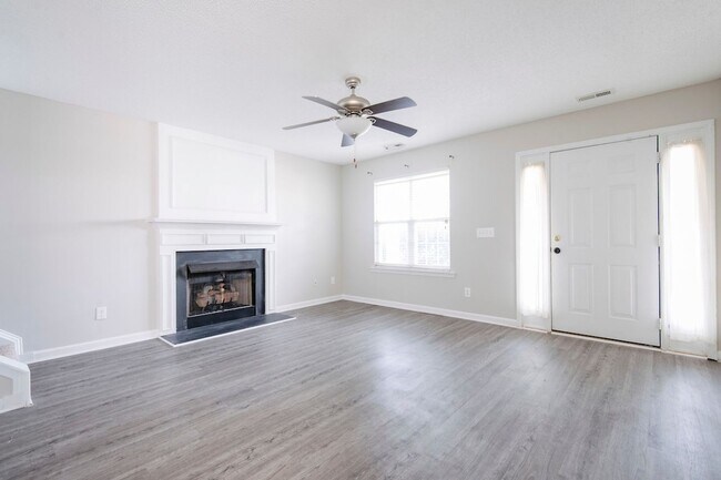 Building Photo - Charming Cape-Cod in the Heart of Apex! First Floor Master! Pet Friendly!